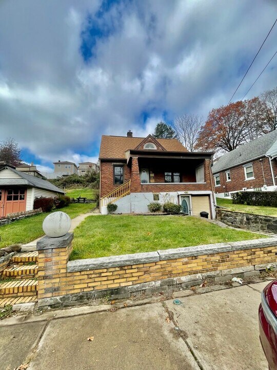1617 Oak Ave Ext in Turtle Creek, PA - Building Photo