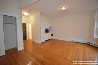 17 Fairbanks St, Unit 12A in Brookline, MA - Foto de edificio - Building Photo