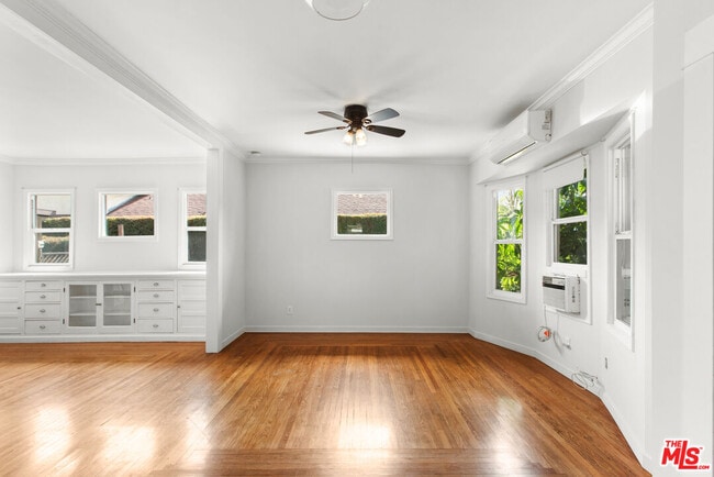 123 Ellita Pl in Los Angeles, CA - Building Photo - Building Photo