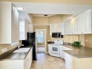 8264 Pine Cay Rd in Wellington, FL - Building Photo - Building Photo