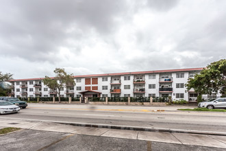 Alhambra Apartments in Miami, FL - Building Photo - Building Photo