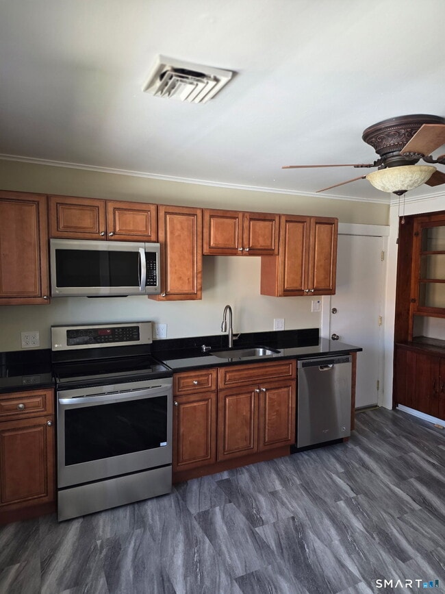 22 Calvin Ave in Wallingford, CT - Building Photo - Building Photo