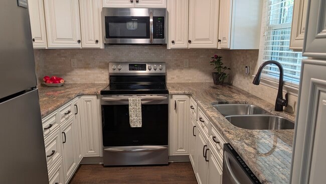 property at 11531 Jade Ln SE