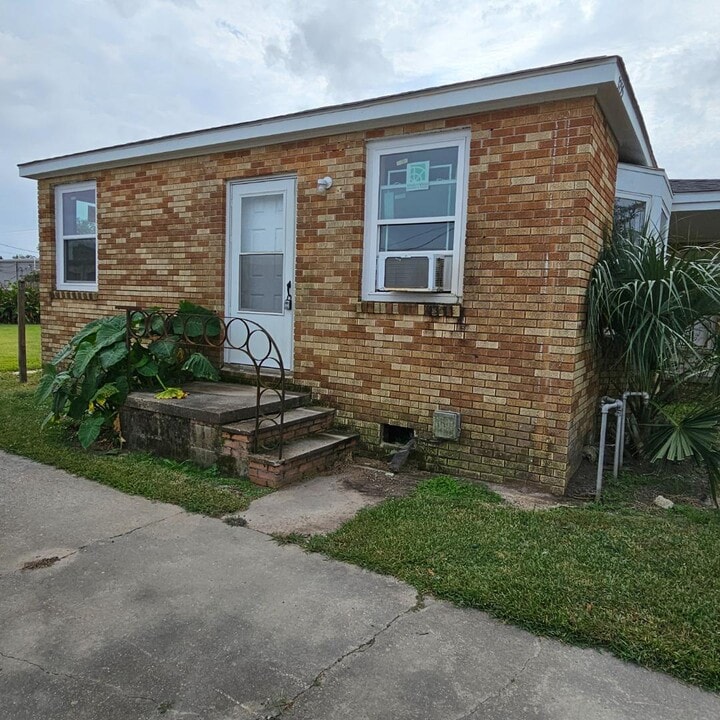 1755 Ridgefield Ave in Thibodaux, LA - Building Photo