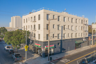 8471 Beverly Blvd Garage - Parking in Los Angeles