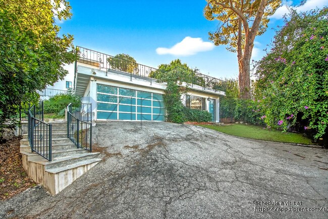 5187 Llano Dr in Los Angeles, CA - Building Photo - Building Photo