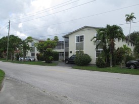 North Lake Garden Apartments in Hollywood, FL - Building Photo