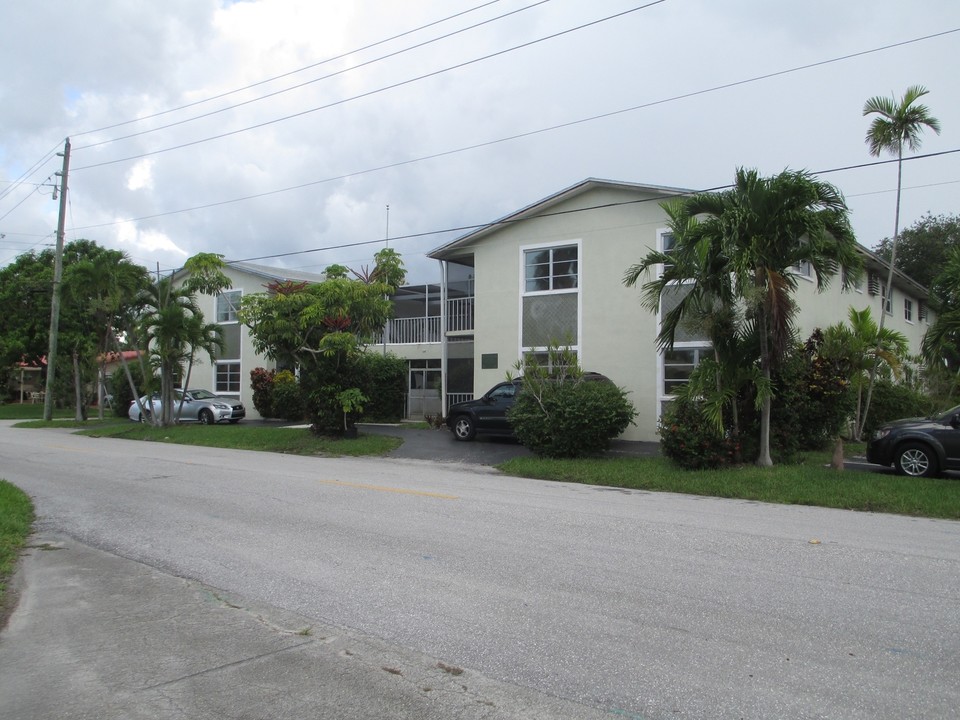 North Lake Garden Apartments in Hollywood, FL - Foto de edificio