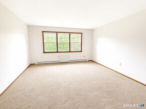 200 Laura Ln in Rocky Hill, CT - Building Photo - Building Photo