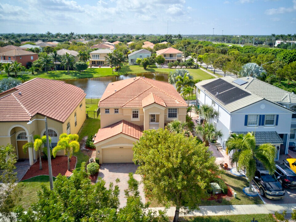 9864 Woolworth Ct in Wellington, FL - Building Photo