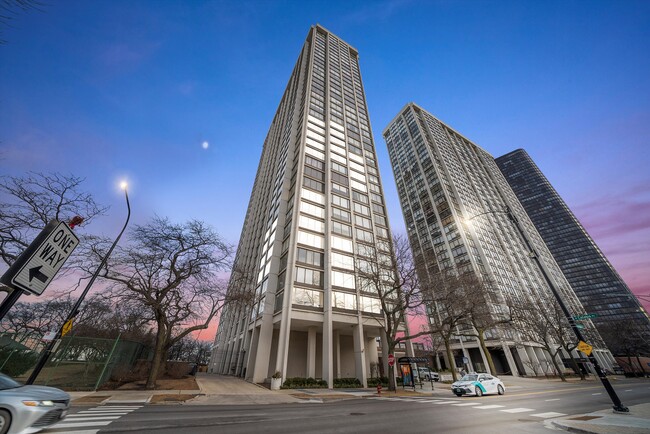 5455 N Sheridan Rd, Unit 502 in Chicago, IL - Building Photo - Building Photo