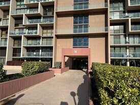 1 Key Capri in Treasure Island, FL - Building Photo