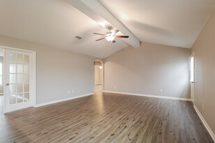 28052 Irving Dr in Magnolia, TX - Building Photo - Building Photo