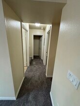 214 E 97th St in Los Angeles, CA - Foto de edificio - Building Photo