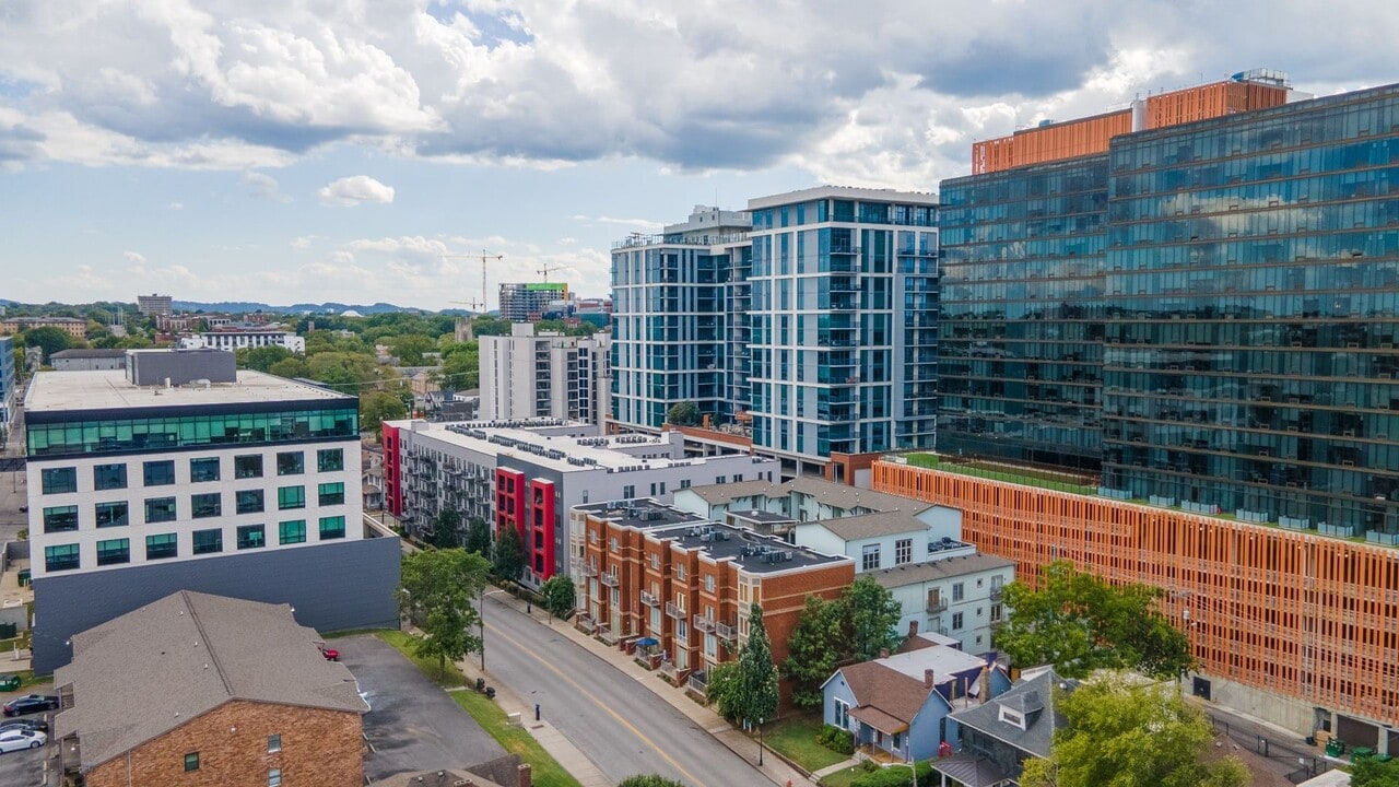 807 18th Ave S in Nashville, TN - Building Photo