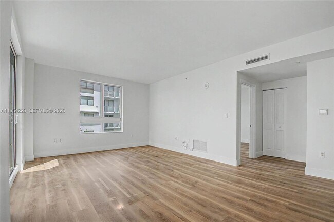 7355 SW 89th St in Miami, FL - Building Photo - Building Photo