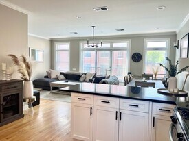 1410 W Belmont Ave, Unit 2 in Chicago, IL - Building Photo