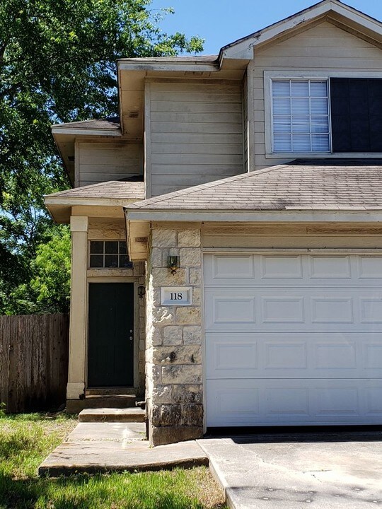 118 Cedargrove in San Marcos, TX - Building Photo