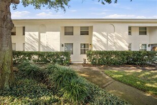 4521 W La Villa Ln in Tampa, FL - Building Photo