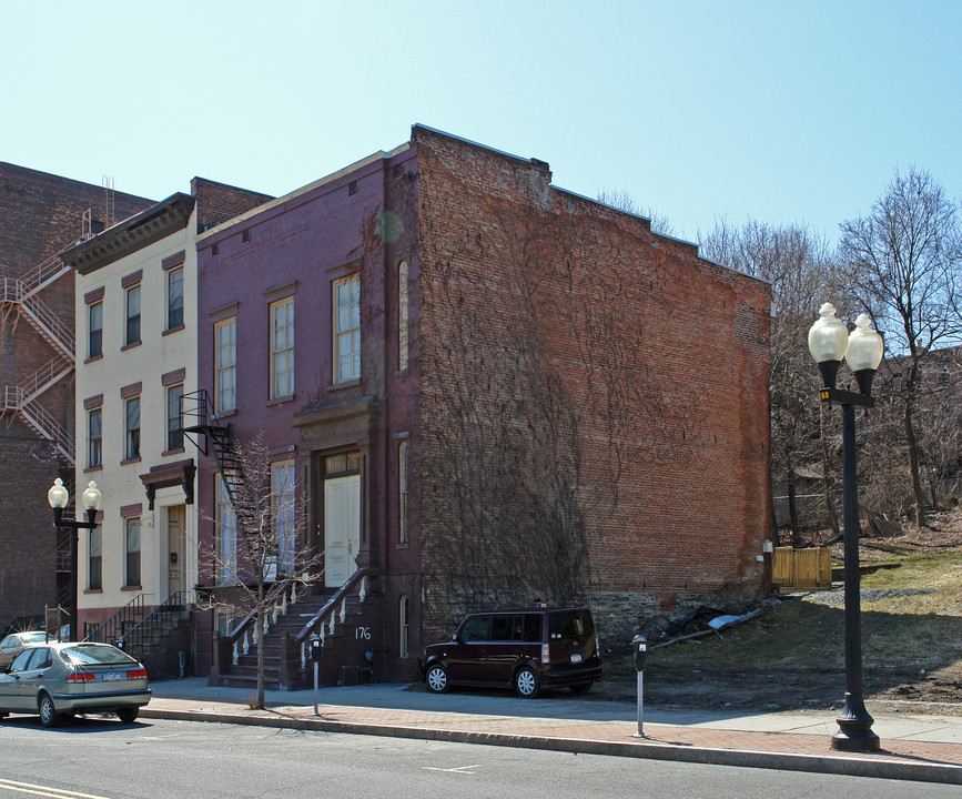 176 N Pearl St in Albany, NY - Foto de edificio