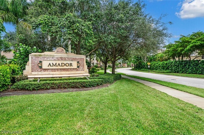 9279 Menaggio Ct in Naples, FL - Foto de edificio - Building Photo