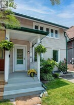 412 Coxwell Ave in Toronto, ON - Building Photo