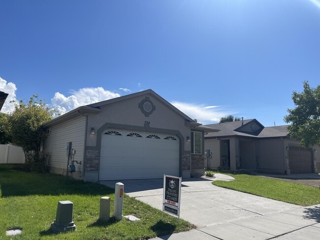 property at 754 N Bradford Dr