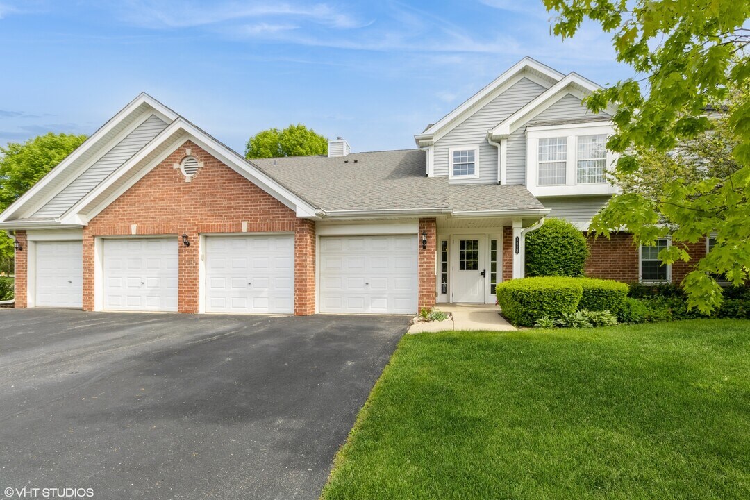 1412 W Crane St in Arlington Heights, IL - Foto de edificio
