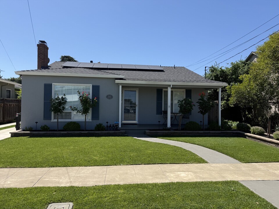 2331 Fourth St in Livermore, CA - Building Photo