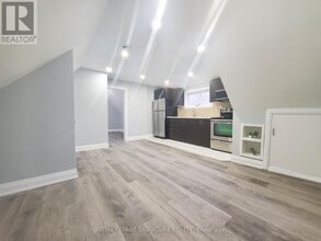 77 Victoria Ave N in Hamilton, ON - Building Photo - Building Photo