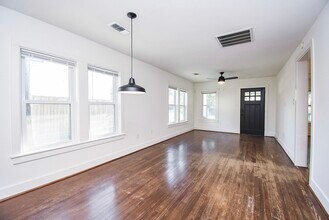 413 W 10th St in Houston, TX - Building Photo - Building Photo