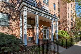 Saxony Towers in Flushing, NY - Foto de edificio - Building Photo