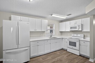 2028 Hartridge St in Jacksonville, FL - Building Photo