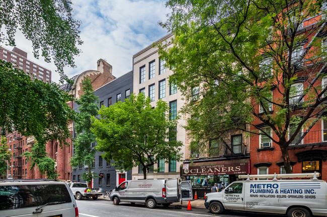 336 E 54th St in New York, NY - Foto de edificio - Building Photo