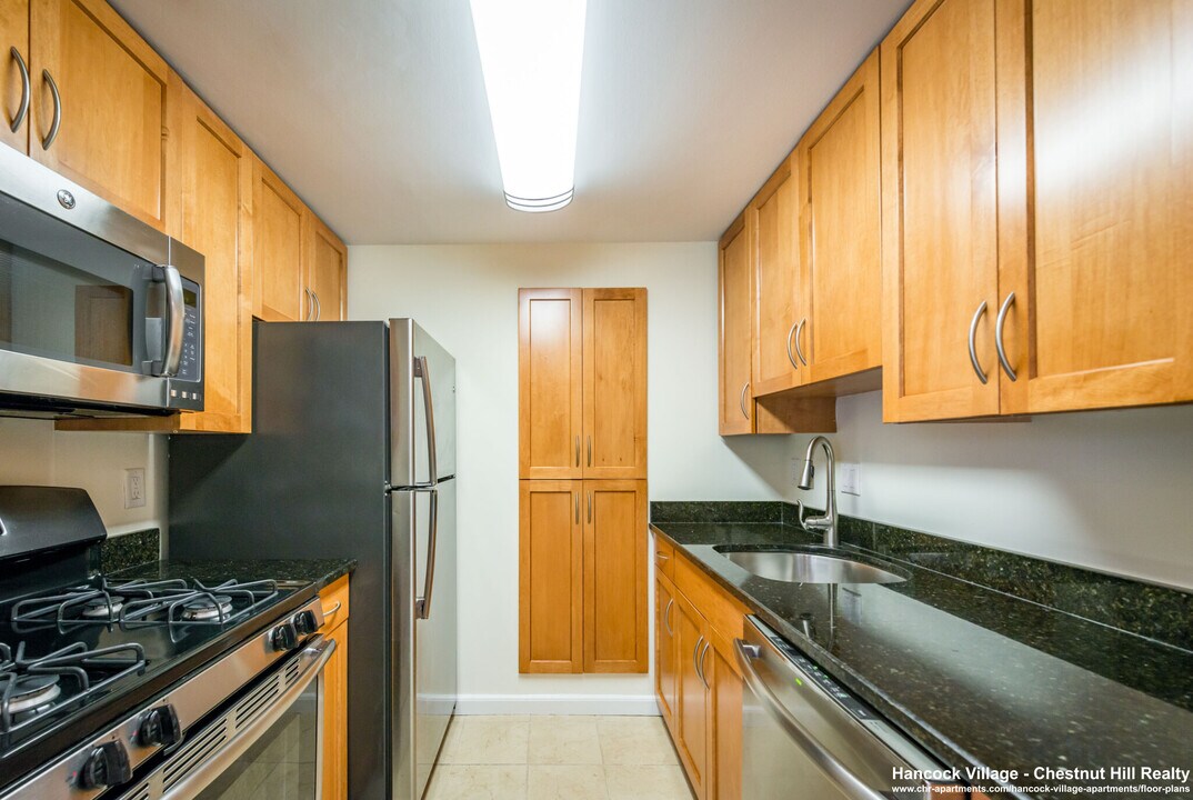 87 Sherman Rd in Chestnut Hill, MA - Foto de edificio