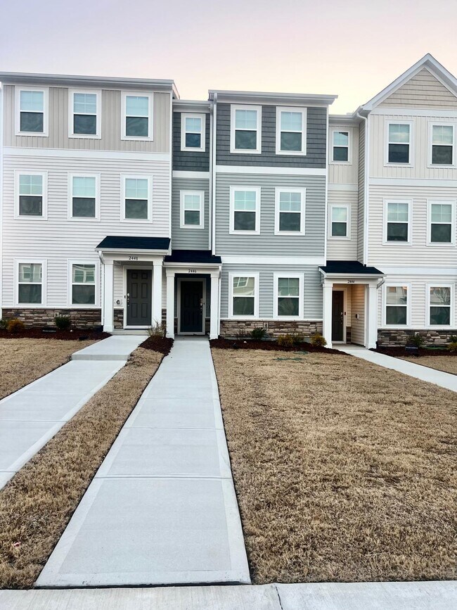 2446 Chert Ln in Raleigh, NC - Foto de edificio - Building Photo