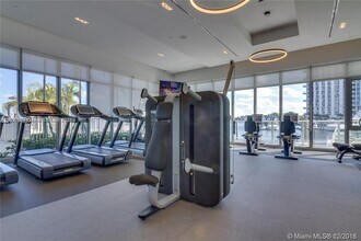 17301 Biscayne Blvd, Unit 1407 in Aventura, FL - Building Photo - Building Photo