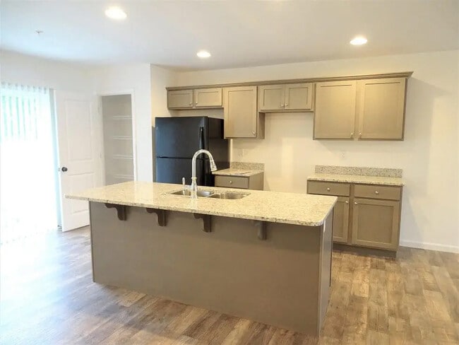 434 Masonic Dr in Elizabethtown, PA - Building Photo - Building Photo