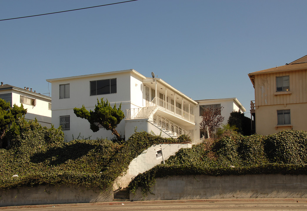 7208 S La Cienega Blvd in Inglewood, CA - Building Photo