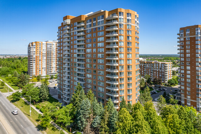 Mayfair on the Green I in Toronto, ON - Building Photo - Building Photo