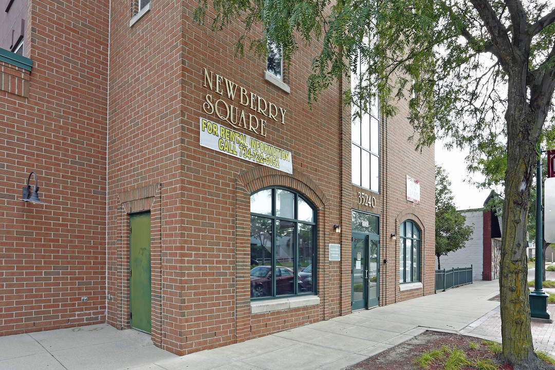 Newberry Square Apartments in Wayne, MI - Foto de edificio