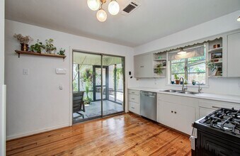 6668 Merry Ln in Houston, TX - Building Photo - Building Photo