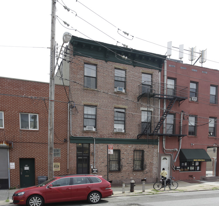 36 Van Dyke St in Brooklyn, NY - Foto de edificio