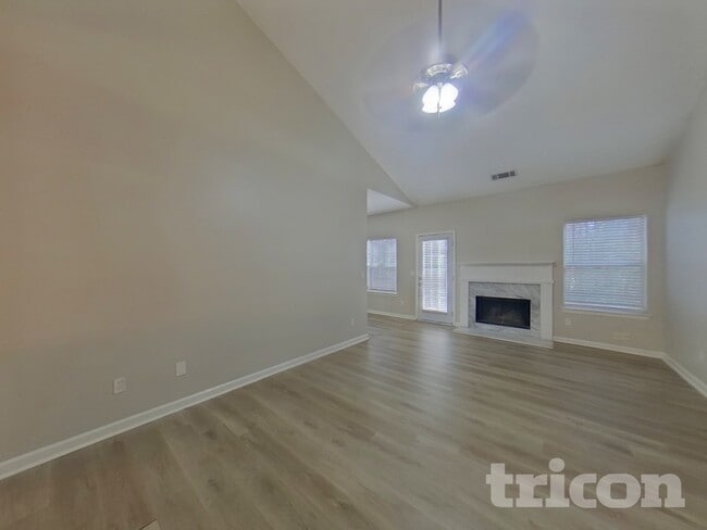 1421 Highgrove Way in Atlanta, GA - Foto de edificio - Building Photo