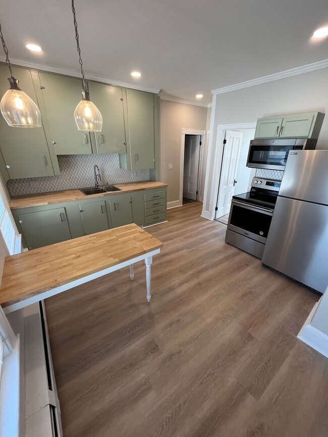 property at 10-10 Oak St