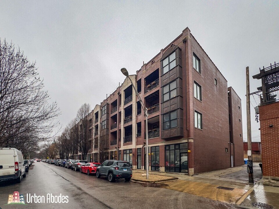 2114 W Rice St, Unit J03W in Chicago, IL - Building Photo