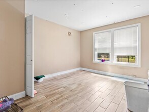 305 34th St SE, Unit 2 in Washington, DC - Foto de edificio - Building Photo