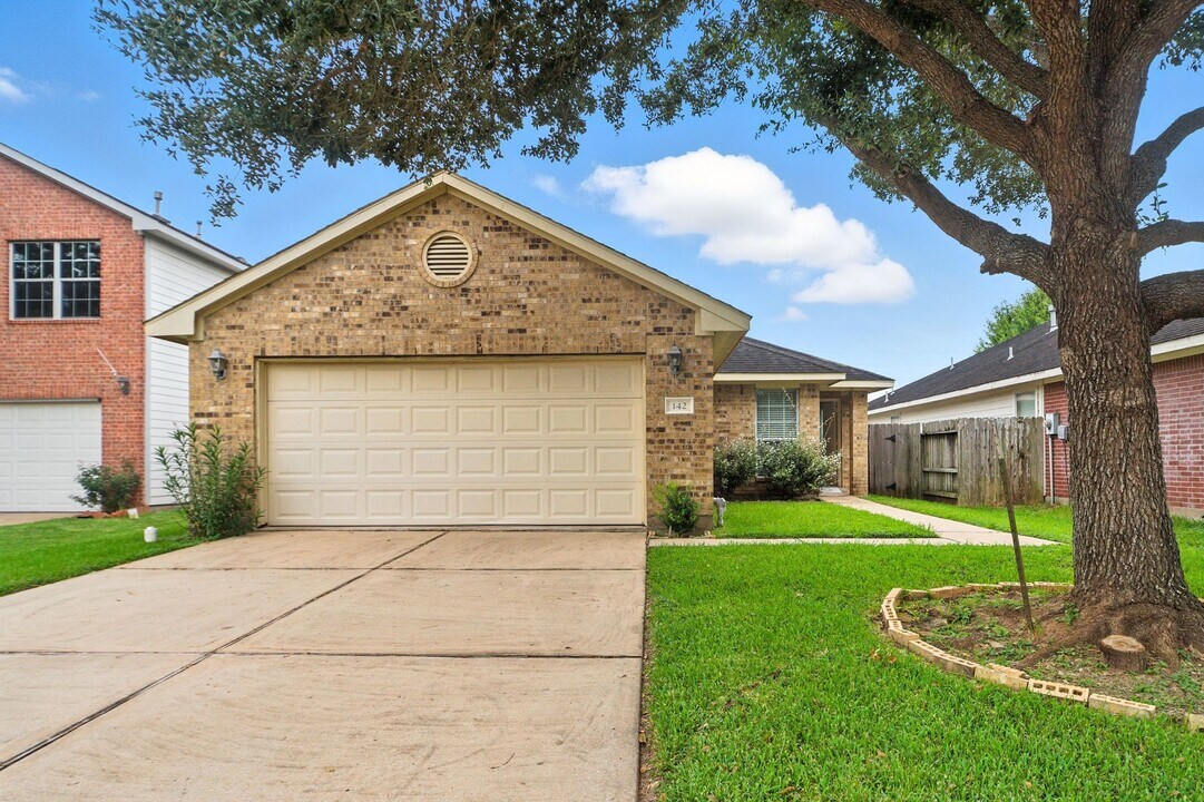 142 Thunder Basin Dr in Richmond, TX - Foto de edificio