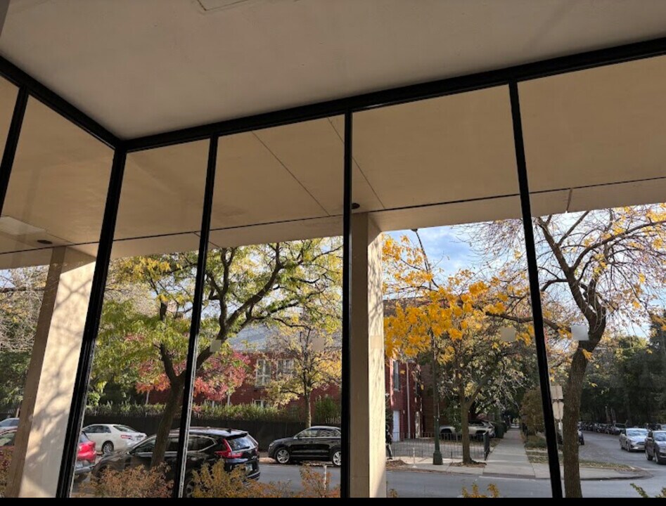 1450 E 55th Pl in Chicago, IL - Building Photo