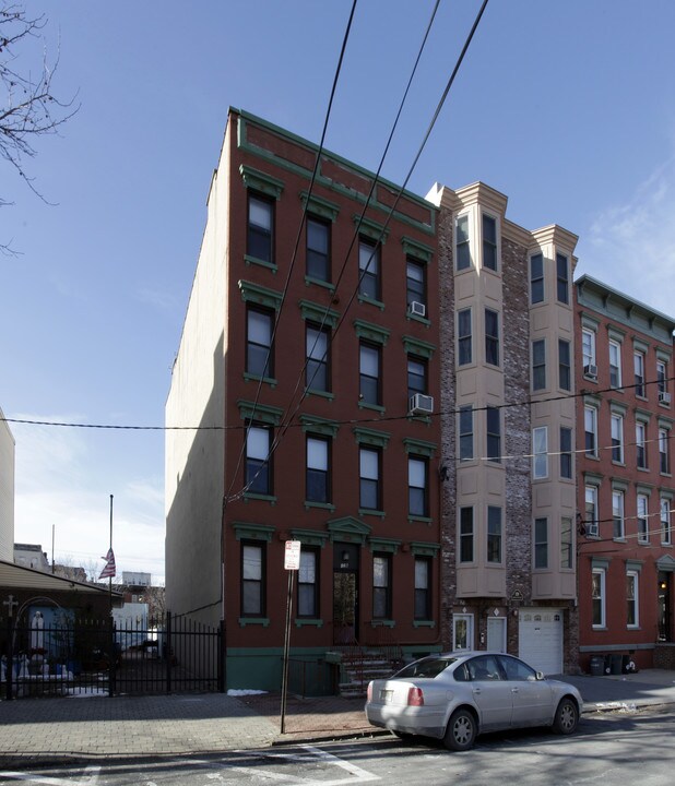 126 Adams St in Hoboken, NJ - Foto de edificio